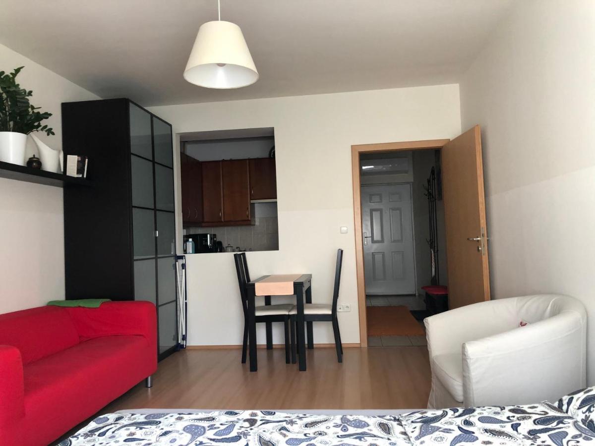 Cozy Apartment In District 8 Budapest Eksteriør billede